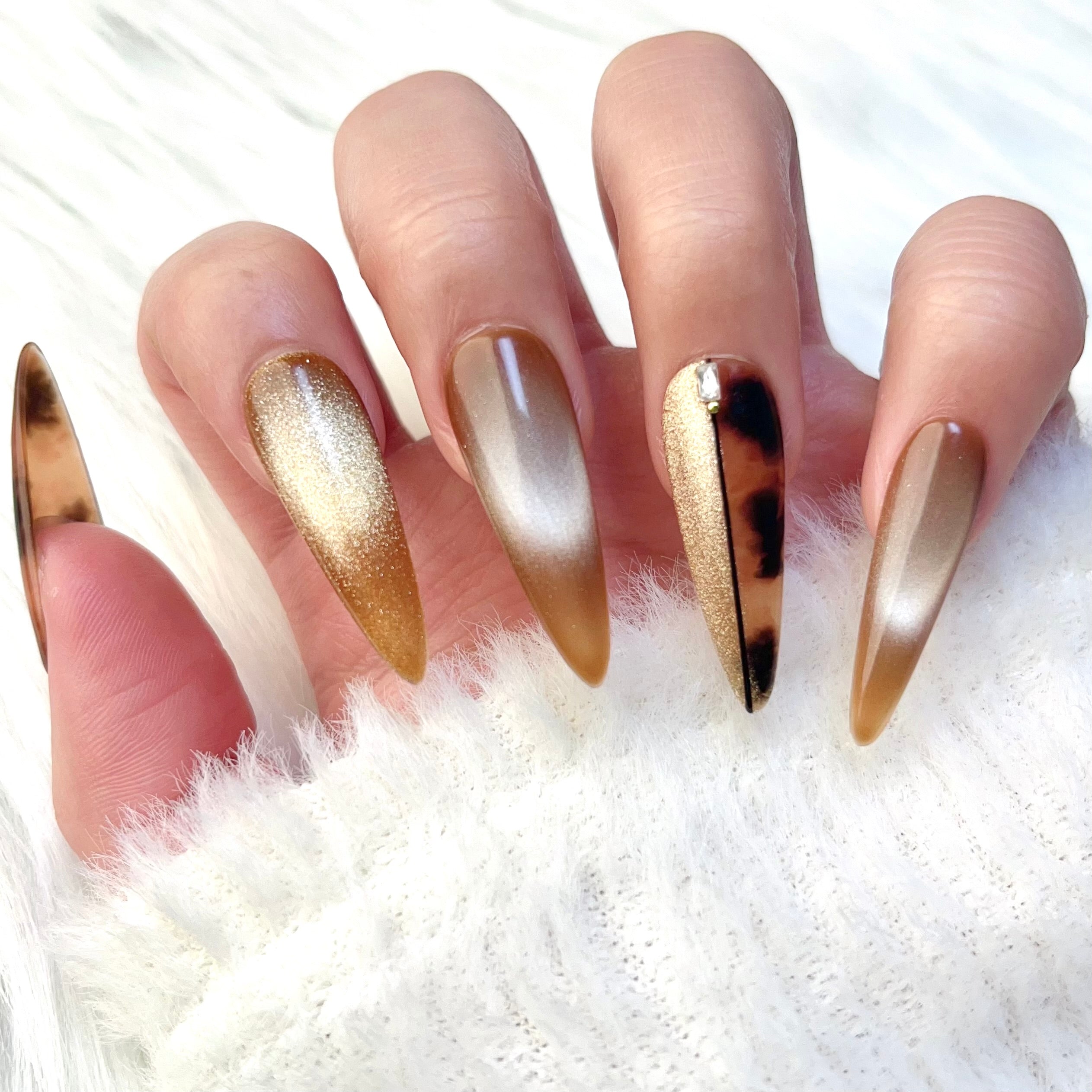 Acrylic nails kits to try before your next party