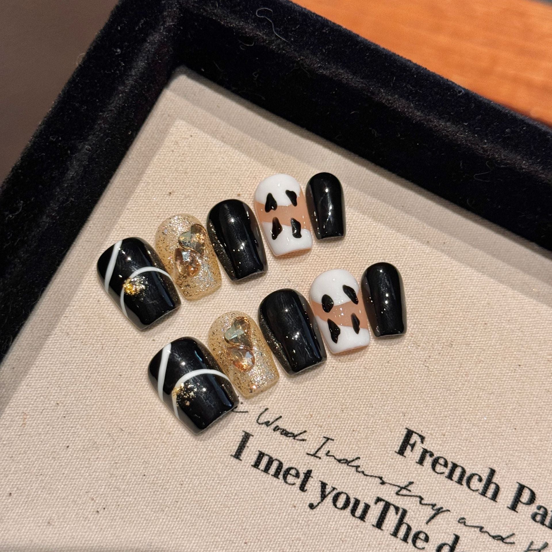 Black and White Elegant Party Wearable Nail Art