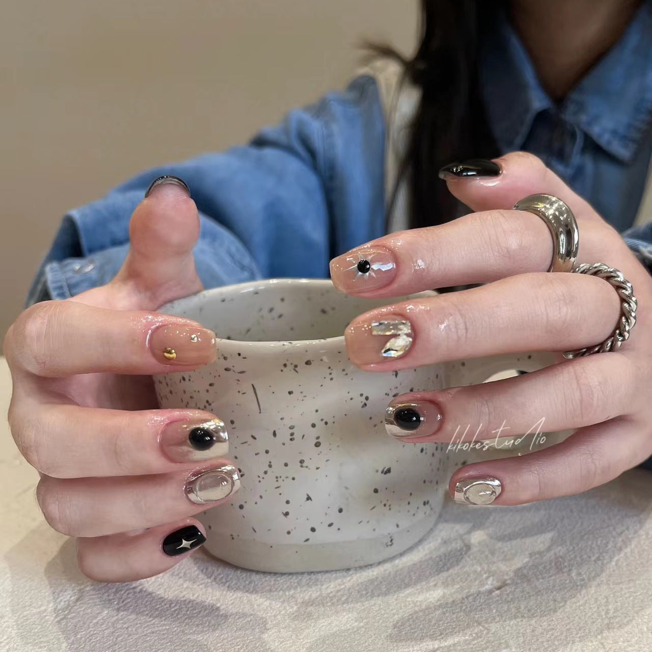 Nude & Black Glamorous Casual Wearable Nail Art