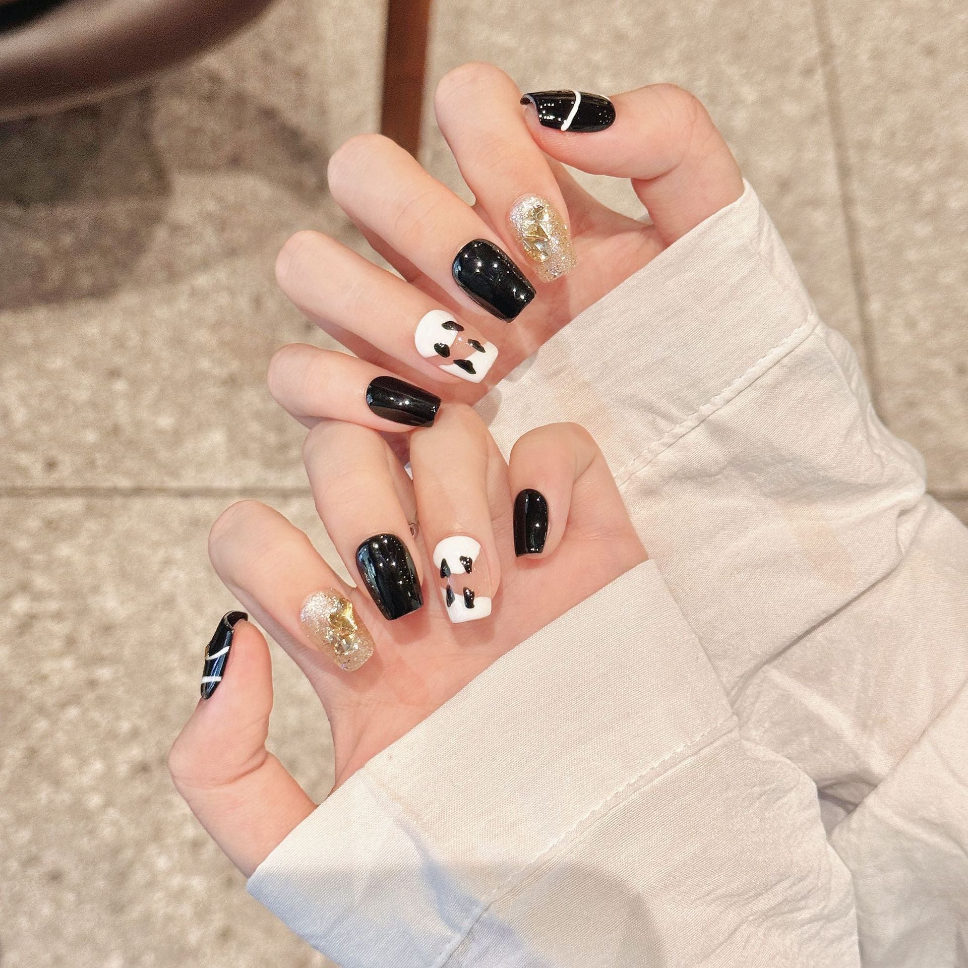 Black and White Elegant Party Wearable Nail Art