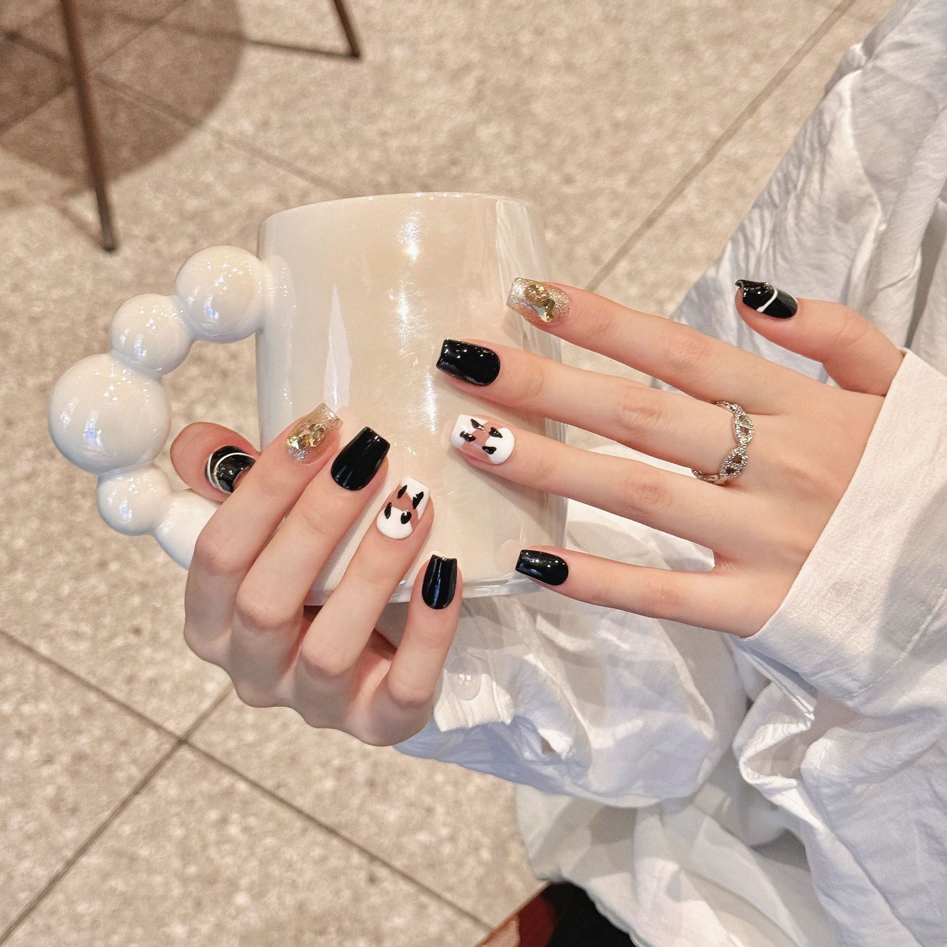 Black and White Elegant Party Wearable Nail Art