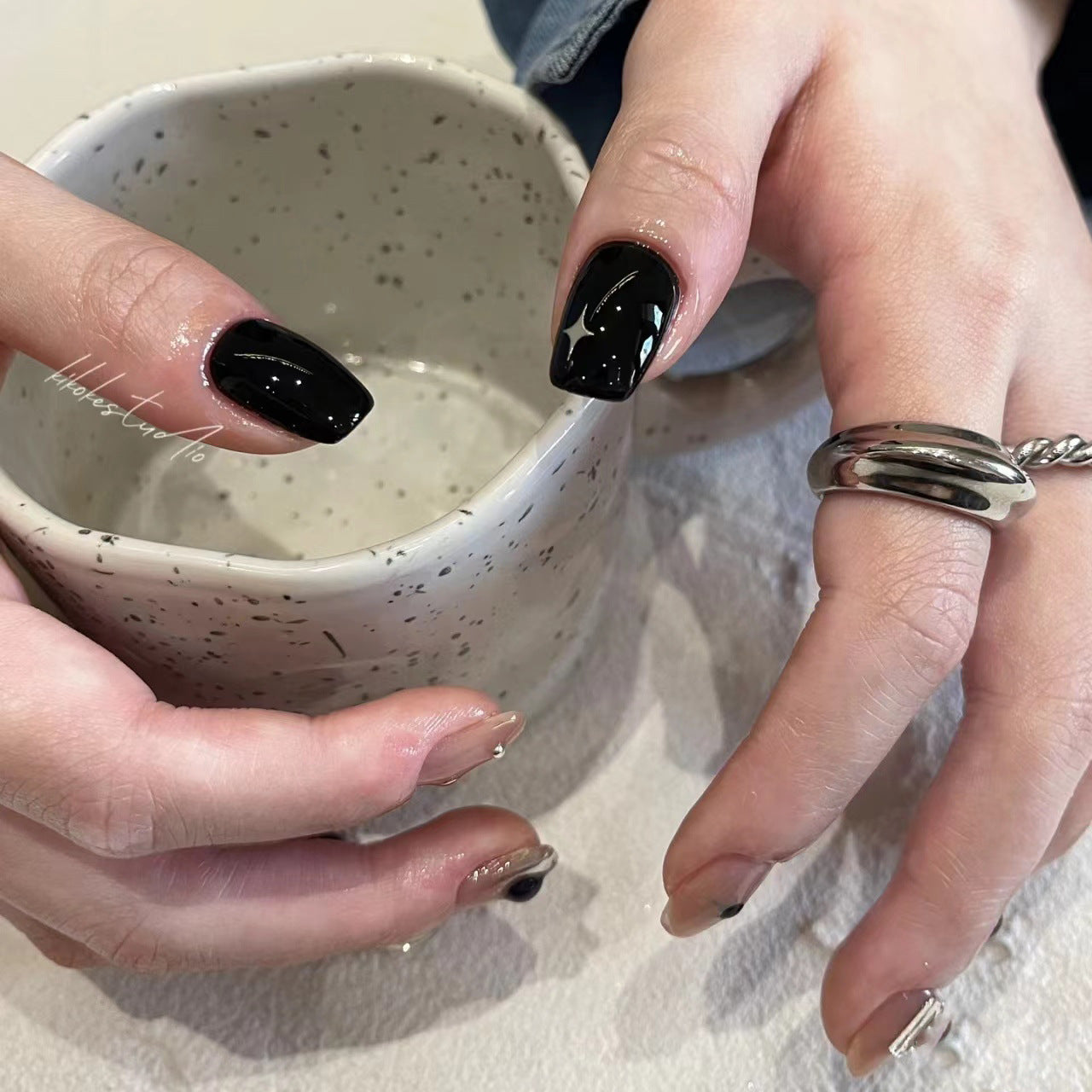 Nude & Black Glamorous Casual Wearable Nail Art