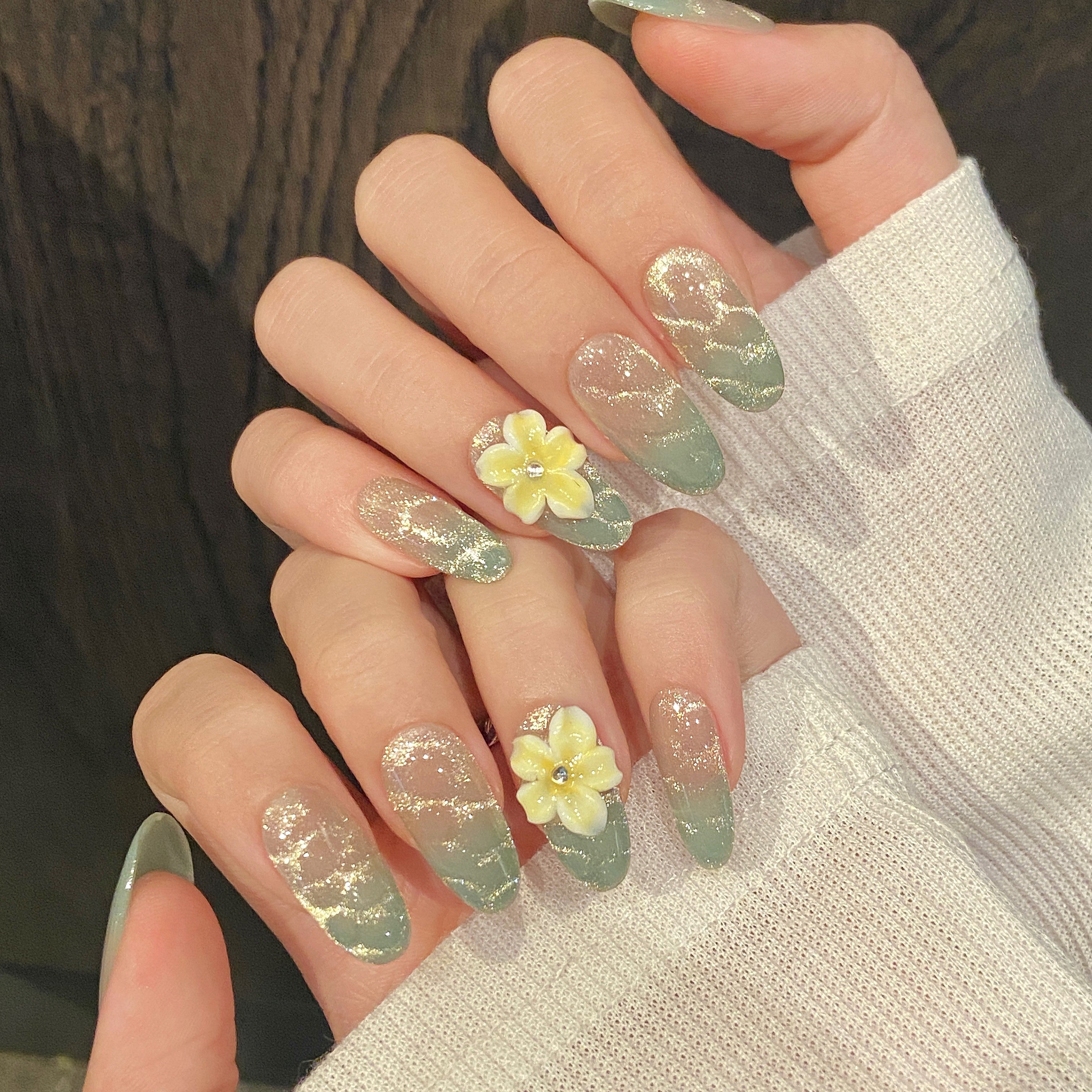 Green and yellow color floral style suitable for spring wear decorative press-on nails