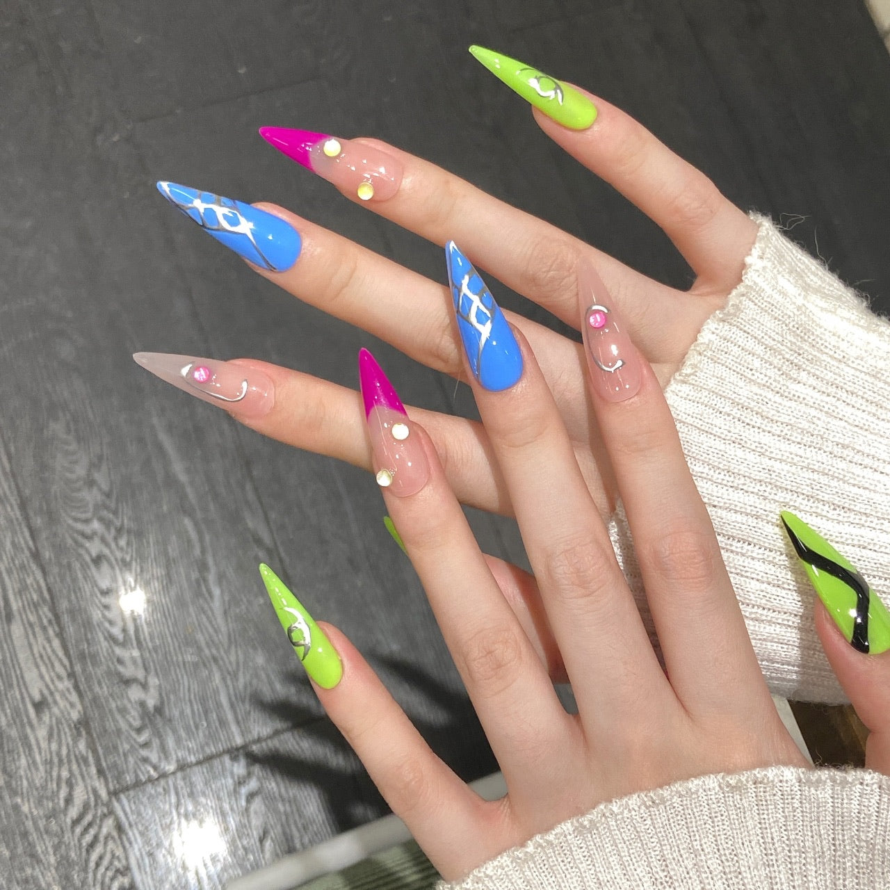 Multicolor Stylish Party Wearable Nail Art