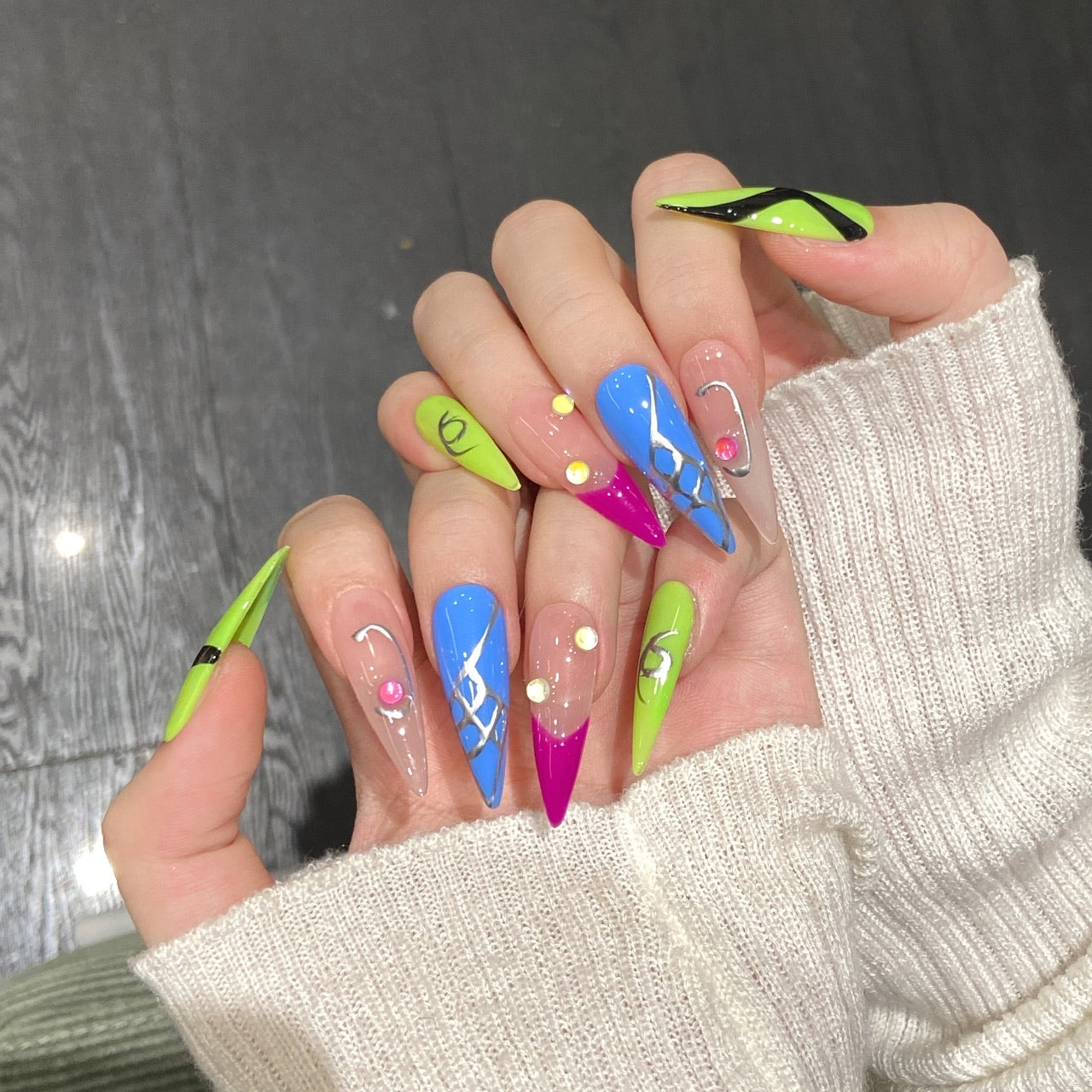 Multicolor Stylish Party Wearable Nail Art