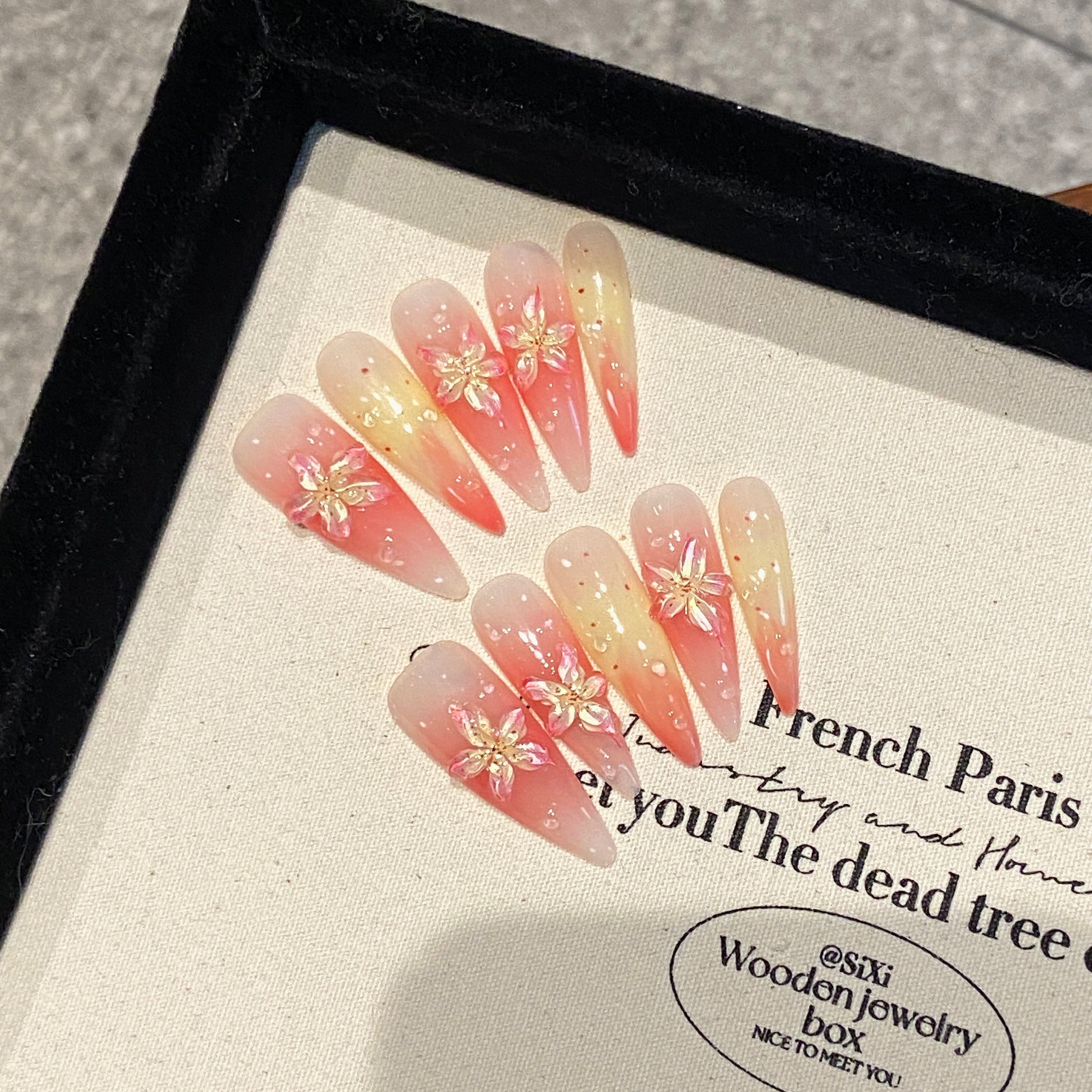 Pastel Color Sweet Style Daily Wear False Nails with Flower Decoration