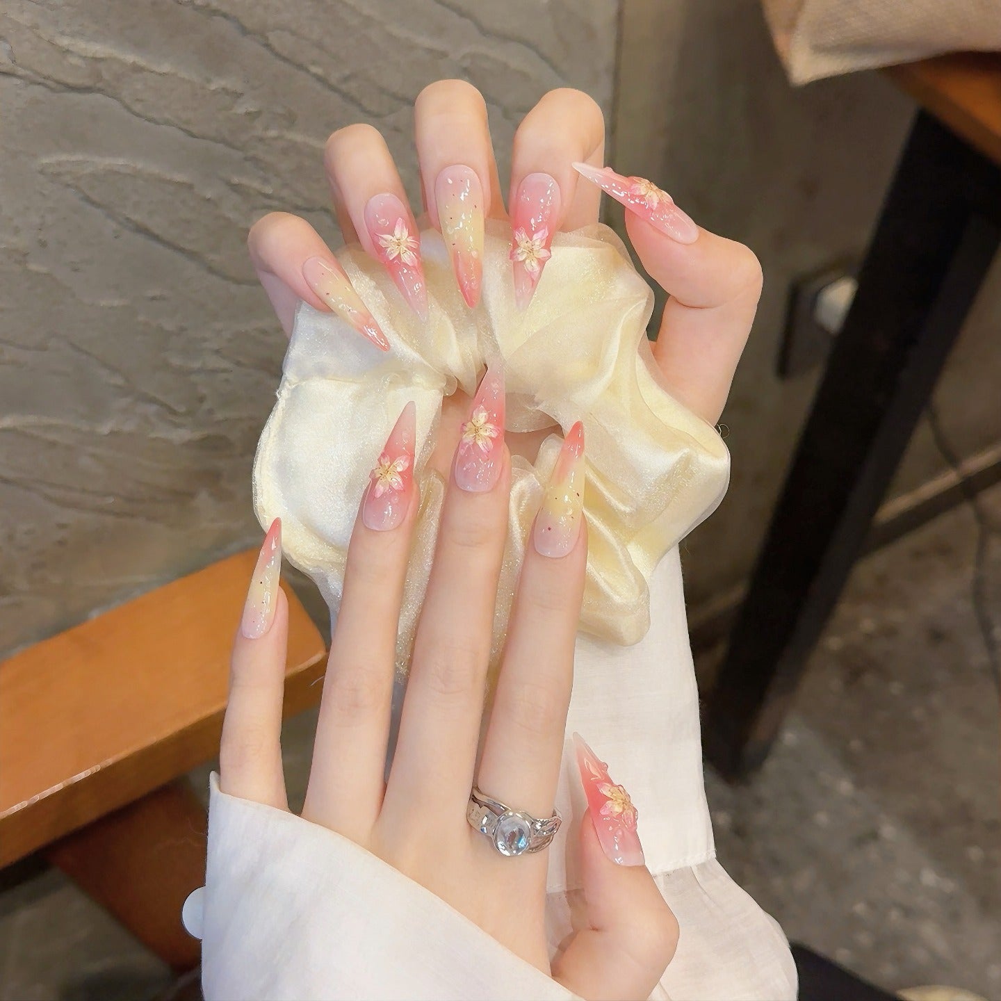 Pastel Color Sweet Style Daily Wear False Nails with Flower Decoration