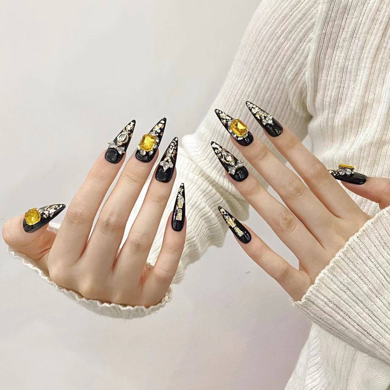 Black and Gold Elegant Style Evening Wear Stick - on Nails