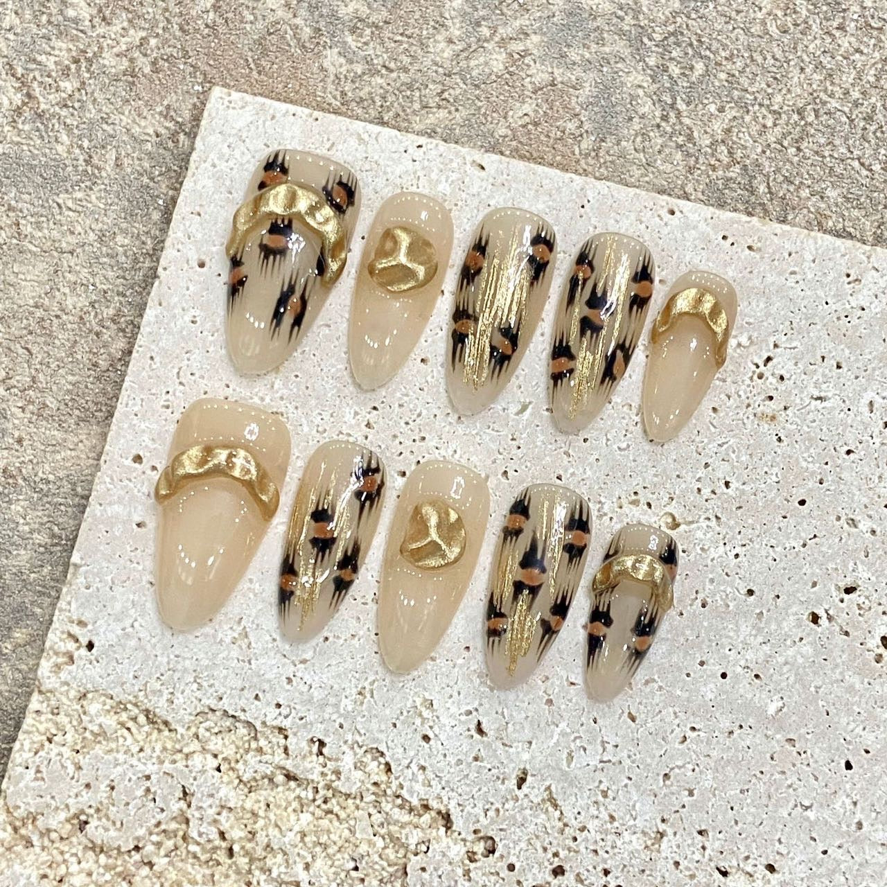 Nude and Gold Stylish Party Wearable Nail Art