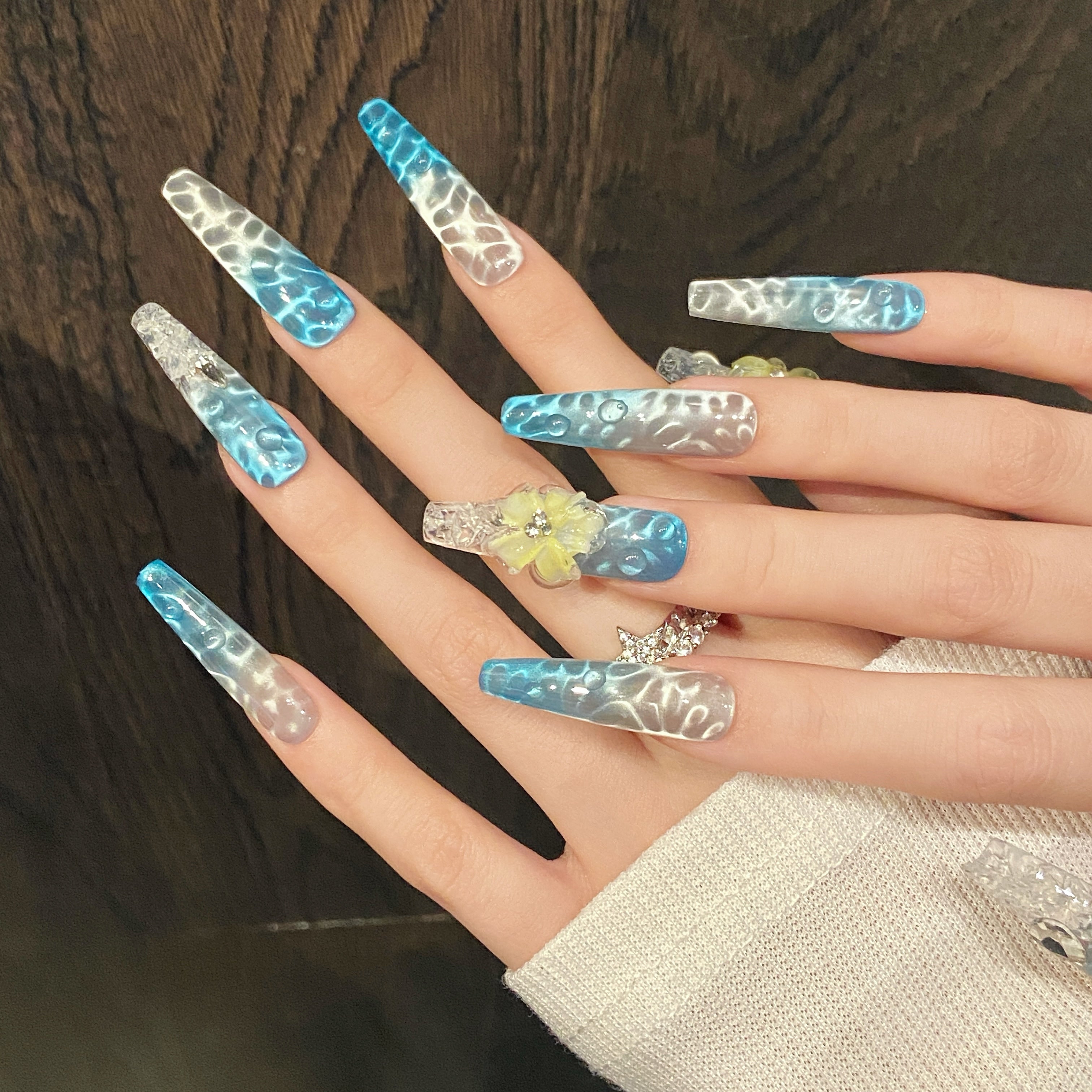 Blue and White Color Series Floral Style Daily Wear Wearable Nails
